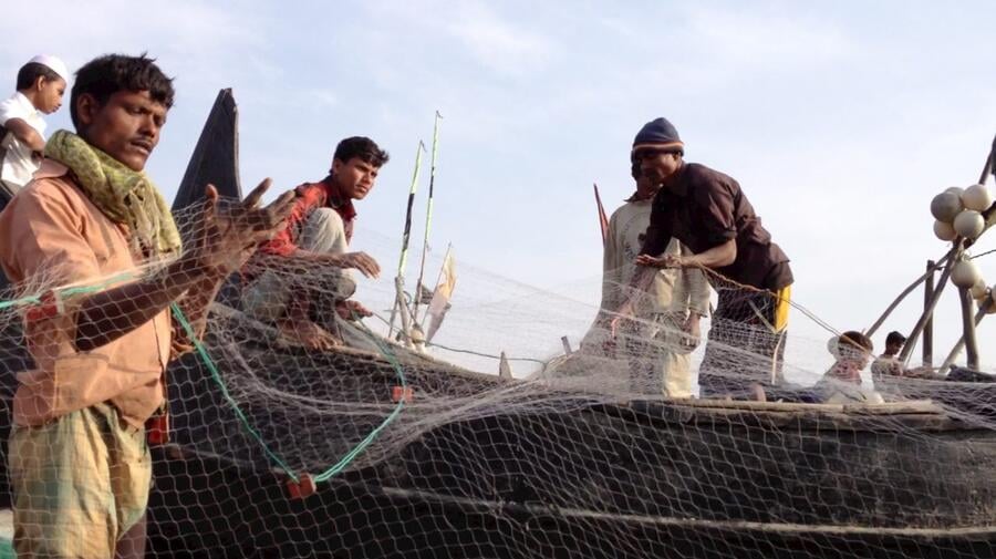 Refugees boost net profits for fishing village in Bangladesh | UNHCR