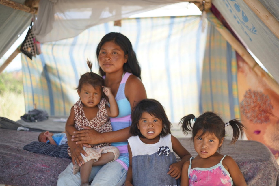 Brasil.  Magdalena y su familia en la comunidad indígena de Tarauparu