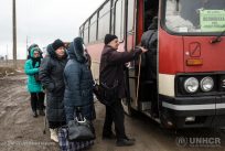 Ukrainian pensioners struggle to cross the conflict line