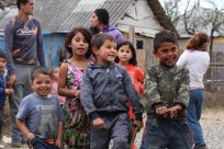 УВКБ ООН та ЮНІСЕФ закликають до негайних дій в Європі, щоб подолати безгромадянство серед дітей