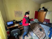 Українська волонтерка мобілізує село, щоб прийняти переселенців