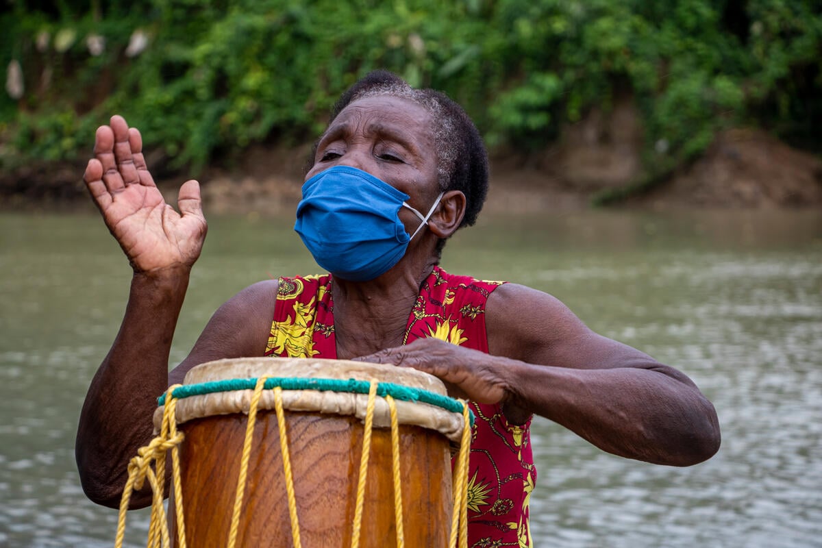 Ecuador. Group of Afro-descendant women promotes integration of refugees through traditional music