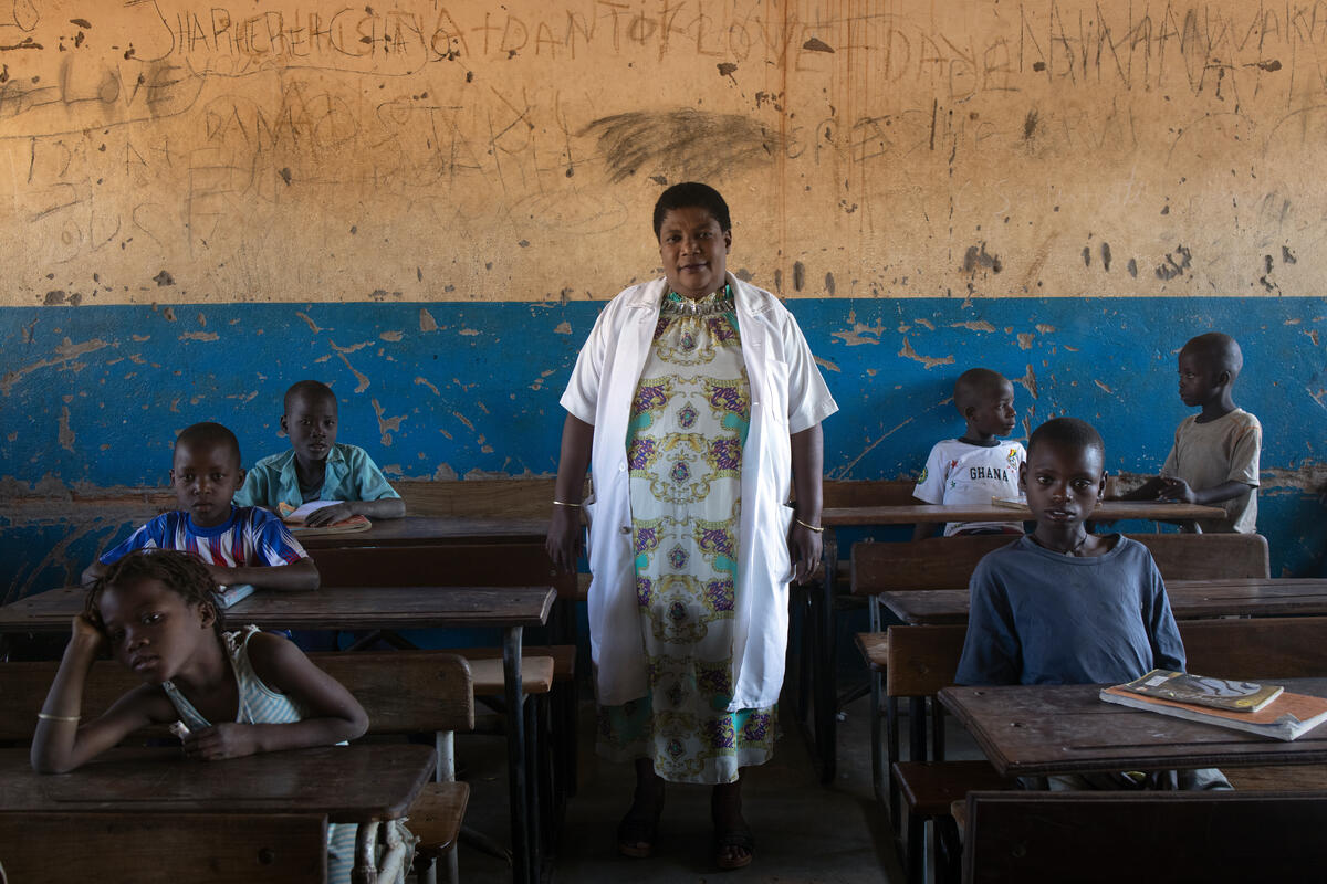 Mozambique. Teaching about climate change in Maratane refugee settlement